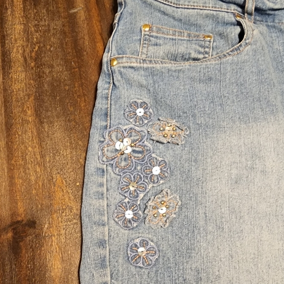 Ruby Rd. Crop Pants - Picture 4 of 6